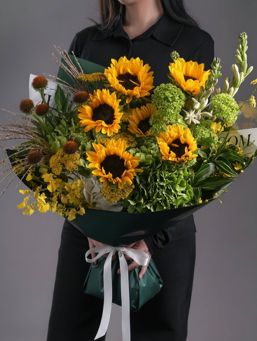 Sunflower and dahlia bouquet for late-summer Chicago flower delivery