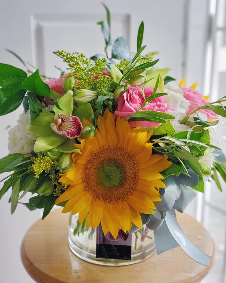 Spring sunflower pink rose flower arrangement same day flower delivery Chicago, IL