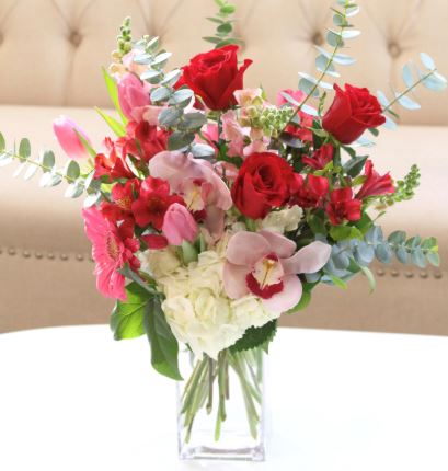 Love in Paris - www.bloomfloralshop.com